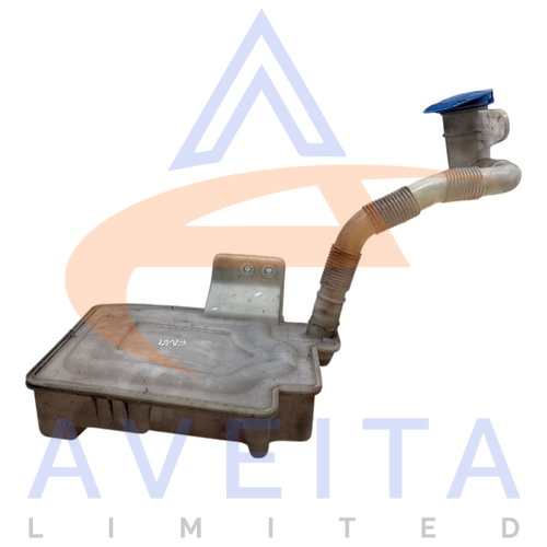 VW Golf 2011 MK6 Windscreen Washer Bottle With Motor