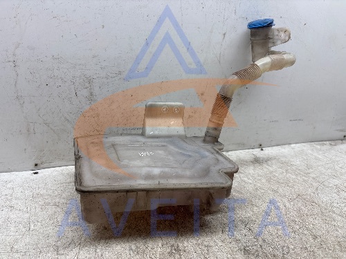 VW Golf 2011 MK6 Windscreen Washer Bottle With Motor